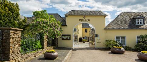 Sie können das Romantik Hotel Klostergut Jakobsberg jetzt bereits ab 79.50 EUR p.P. buchen