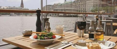 Sie können das Fairmont Hotel Vier Jahreszeiten jetzt bereits ab 150.00 EUR p.P. buchen