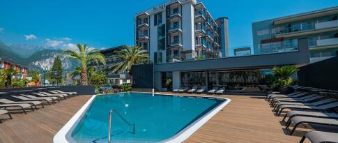 Sie können das Lake Front Hotel Mirage jetzt bereits ab 47.00 EUR p.P. buchen